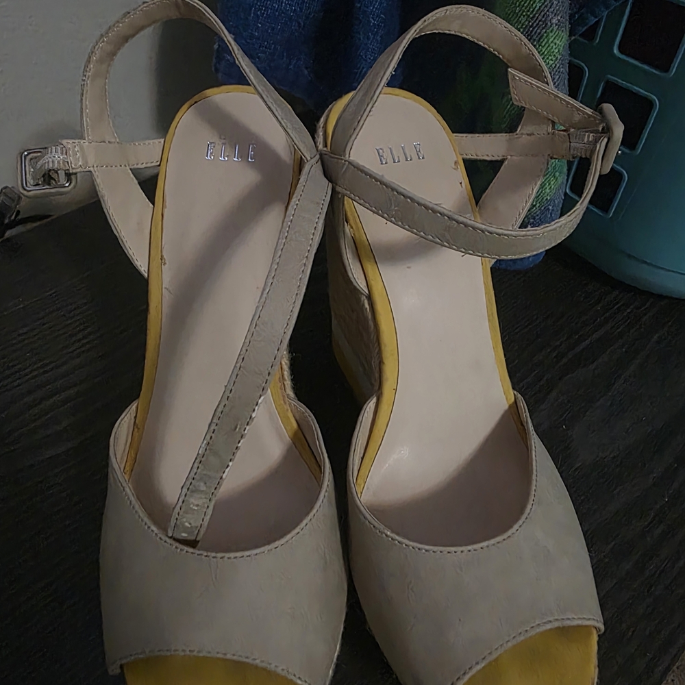 Elle Women's Tan and Yellow Wedges